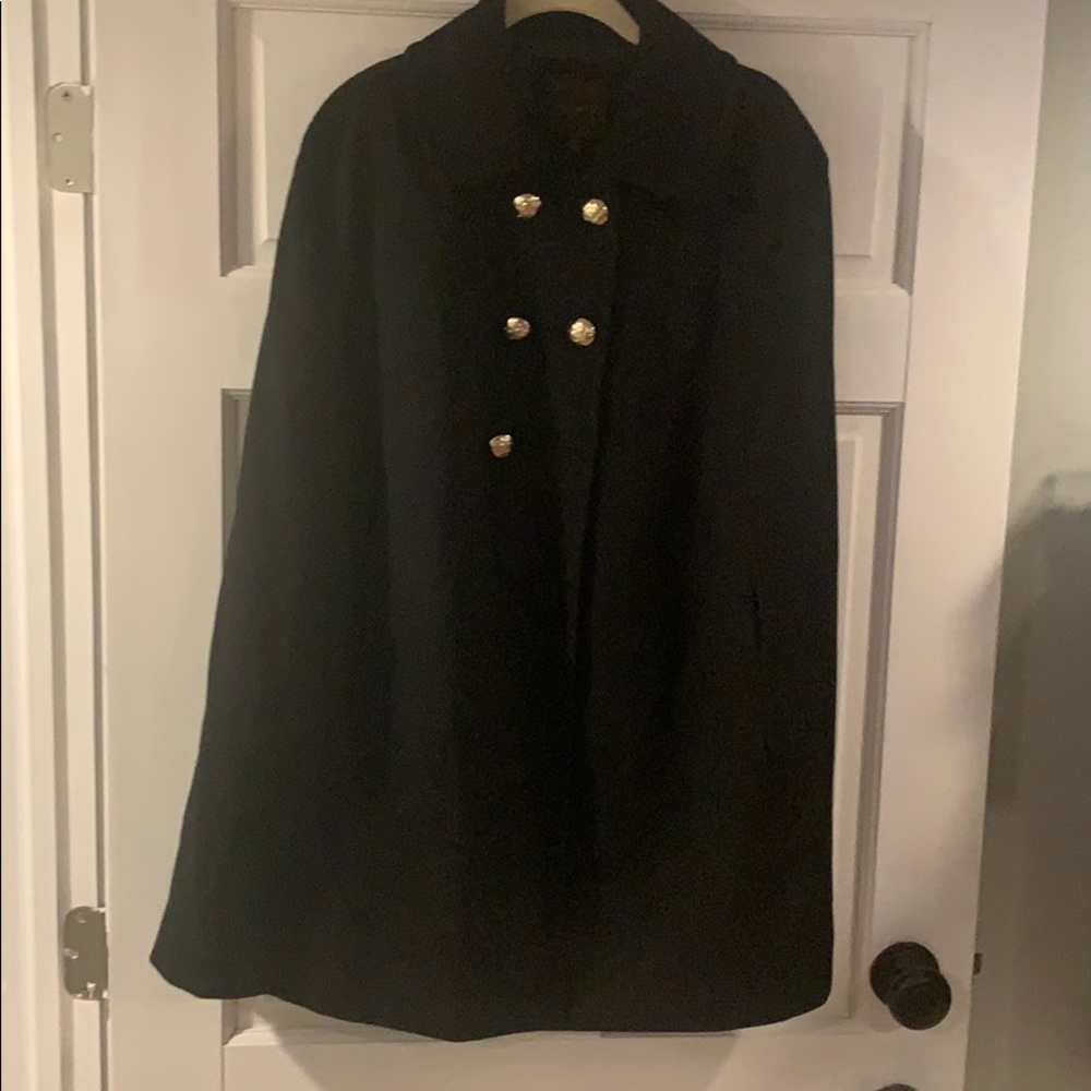 The Limited Cape in black